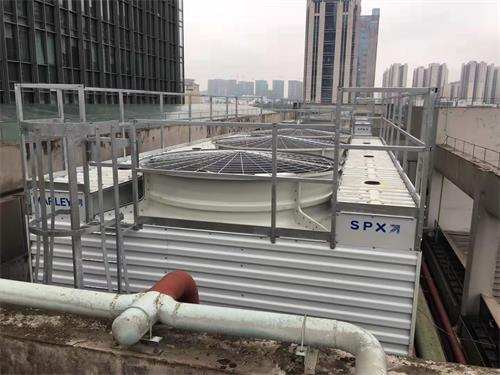 圓形冷卻塔冒白色霧氣的原因(冷卻塔的霧氣有沒有效的解決方法)